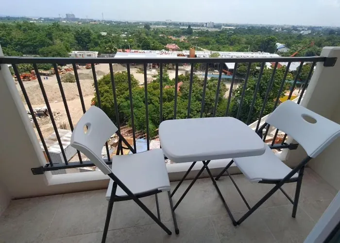 M & G Hotel
